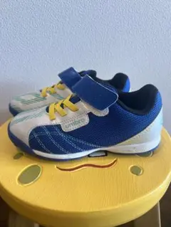 umbro フットサルシューズ 青/白 ベルクロ　17cm