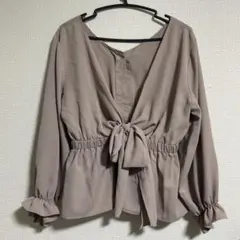 グレイル　バックリボンペプラムブラウス　背中開き