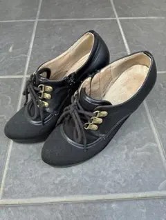 黒のレースアップハイヒール 8cm