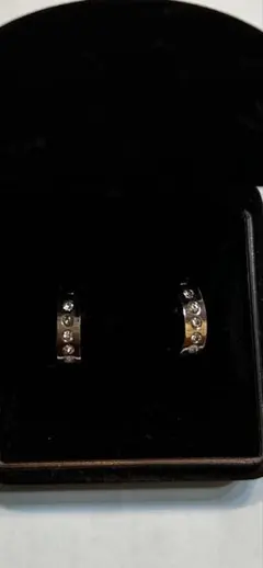 クリスタル付きフープピアス