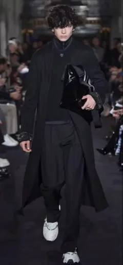 19AW VALENTINO studs v neck sweaterのサムネイル