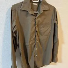 オリーブ色 長袖シャツ 胸ポケット付き　GU