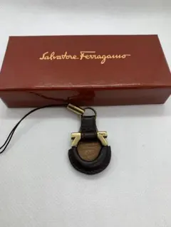 フェラガモの携帯電話用ストラップ