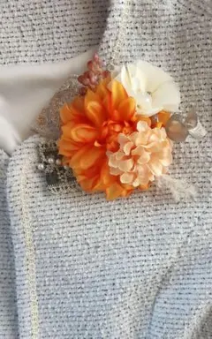花モチーフ コサージュ オレンジ