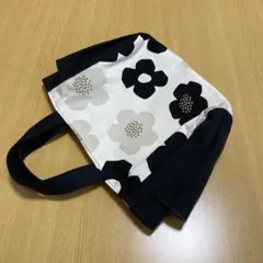 ハンドメイド　トートバッグ　サイドポケットあり　花柄　ブラック