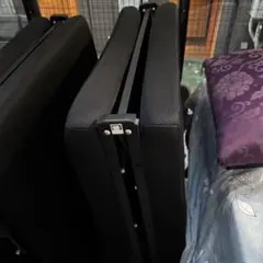 黒い折りたたみベッド(一つ)