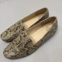 Fin パイソン柄フラットシューズ