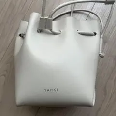 YAHKI ホワイト 巾着型ショルダーバッグ