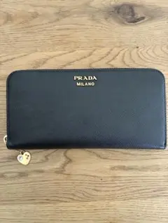PRADA ブラック レザー 長財布