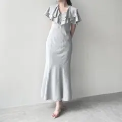 LILLIAN CARAT スクエアフリルマーメイドワンピース ライトグレーのサムネイル