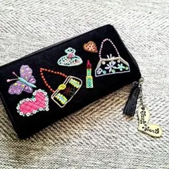未使用　刺繍デザイン ブラック 長財布　キラキラ　派手　カラフル　個性的　レトロ
