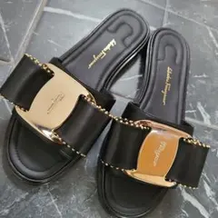 ❤️Ferragamo❤️ブラック ゴールド金具フラットサンダル