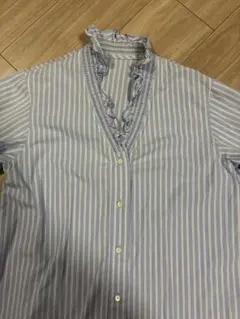 フリル付きストライプ長袖シャツ