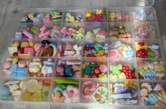【小さめパーツ入り】デコレーションパーツ 100個以上入り ケース付き