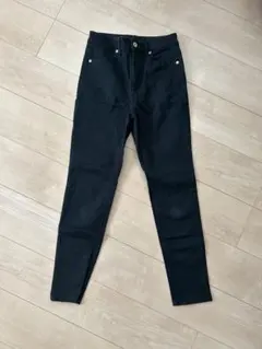 ブラック スキニーパンツ 64サイズ　GU