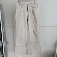 クリーム色 ブーツカットデニム