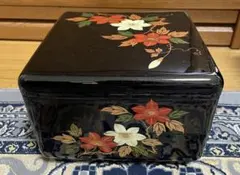 重箱 黒地 花柄 四角形　2段　お正月　お祝い
