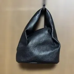 黒のショルダーバッグ