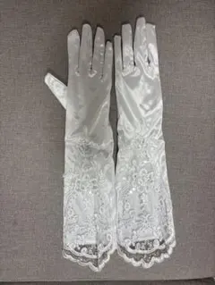 ホワイトウェディンググローブとベール