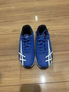 未使用　ASICS Lazerbeam 青 スニーカー　21.5センチ