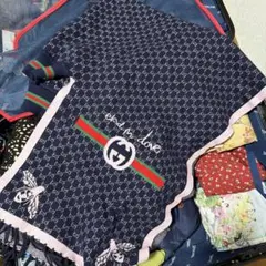 ち*マ様 GUCCI GGロゴ ビー刺繍 ポンチョ ケープのサムネイル