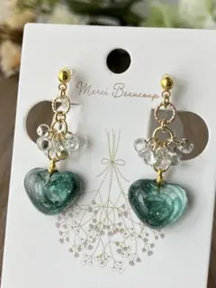 No.13 ハート型深緑パーツとドロップビーズイヤリング