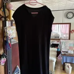 ブラックノースリーブVネックロングワンピース