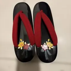 花柄の赤い鼻緒の下駄