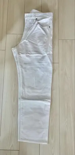 GU ホワイトデニム