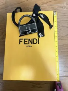 FENDI イエローショップ袋のサムネイル