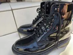 Dr. Martens ブラック パテントレザー ブーツ