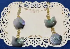 グレー＆パープル 猫と肉球モチーフのアシンメトリー揺れるフックピアス