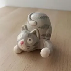 陶器製 猫 置物 サバシロ グレートラ 靴下 くつした模様 フィギュリン ネコ