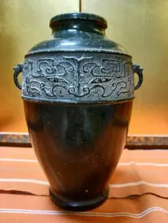 『美術品』装飾花瓶（深いシックな緑色）鋳物 流し込み 昭和初期 レトロ 希少