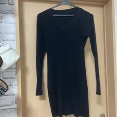 黒のリブ編みVネックミニワンピース