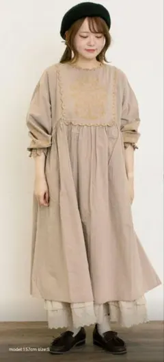 Samansa Mos2 配色刺繍ワンピース　ベージュ