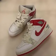 NIKE AIR JORDAN 1 MID ルーキーシーズンのサムネイル