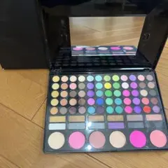 メイクパレット 60色以上 アイシャドウ　チーク
