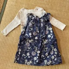 花柄ネイビーワンピースとカットソー