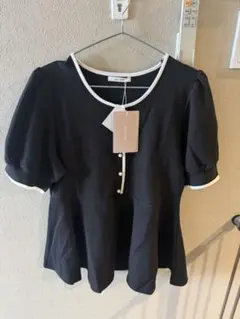 mily bilet パフスリーブペプラムトップス　XL ブラック　タグ付きのサムネイル