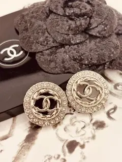 VINTAGE CHANEL 透かしボタンシルバー　2個