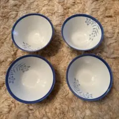 青い模様が素敵な丼鉢4枚セット