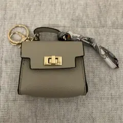 【新品】ＰＵ レザーバッグチャーム　アイボリー　グレージュ　スカーフ付き