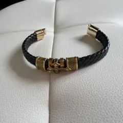 クロスモチーフ 編み込みレザーブレスレット ブラック×ゴールド