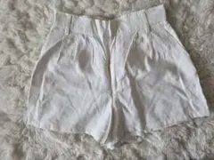 STRADIVARIUS ホワイト リネン ハイウエスト ショートパンツ