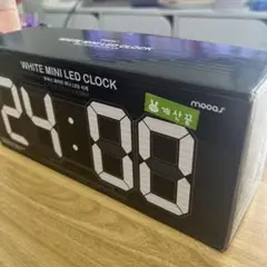 ホワイトミニLED時計 24時間表示
