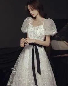 フラワー刺繍 ホワイトウェディングドレス