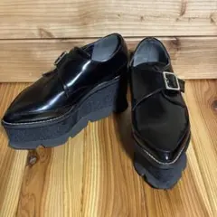 MURUA 黒のバックル付き厚底ローファー 22.5のサムネイル
