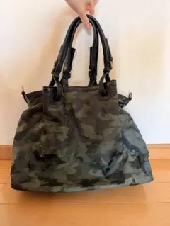 GUESS カモフラ リュック MANHATTAN SMALL BACKPACK - メルカリ