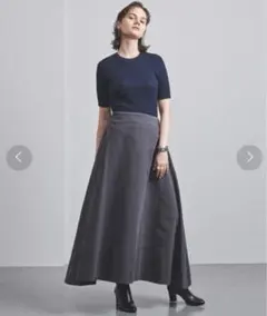 MADISONBLUE BACK SATIN MAXI FLARE SKIRTのサムネイル